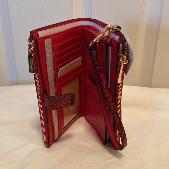 Brand New Michael Kors Leather Wristlet - Picture 3 of 5
